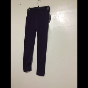 One size plum leggings nice with boots or uggs.